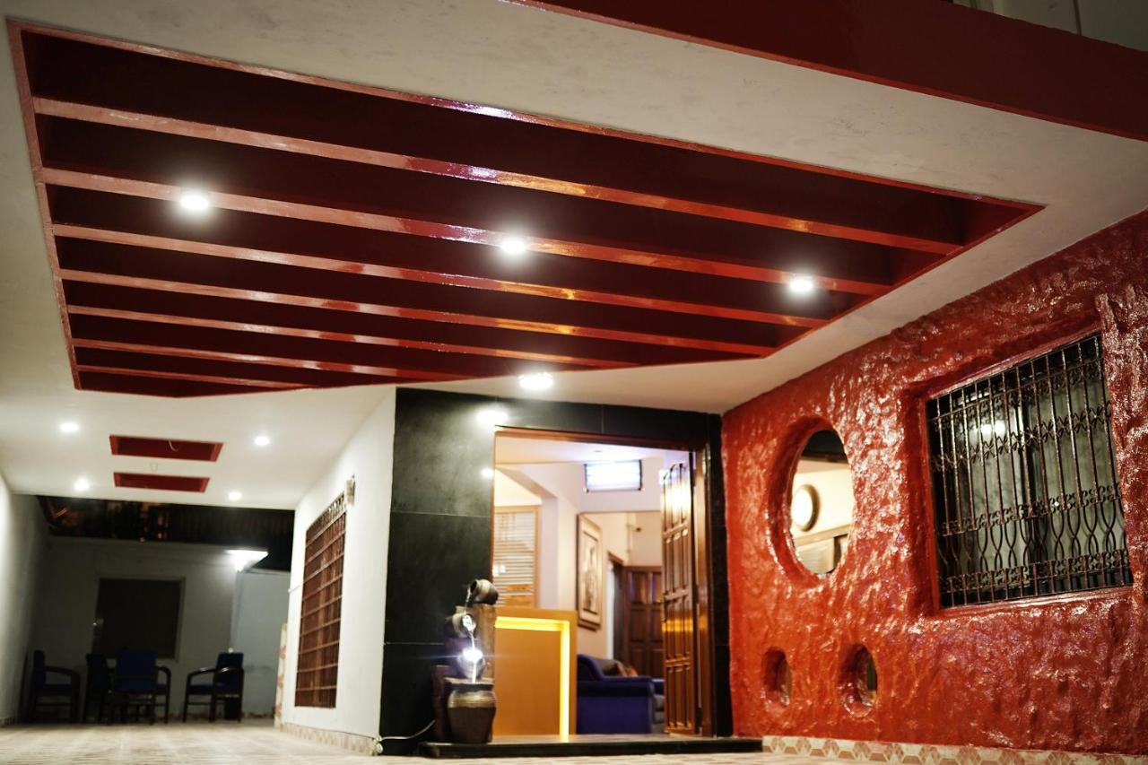 Diamond Lodge Karachi Buitenkant foto