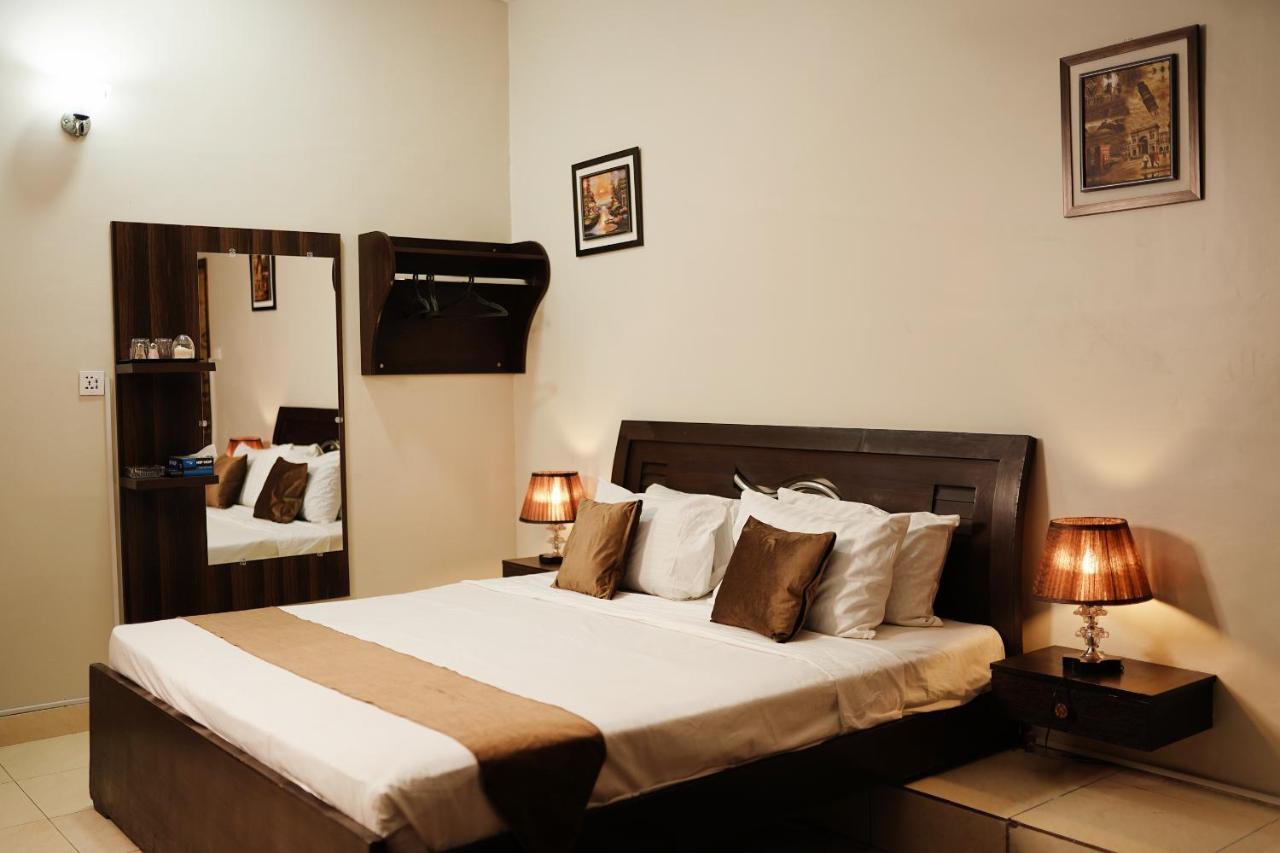 Diamond Lodge Karachi Buitenkant foto