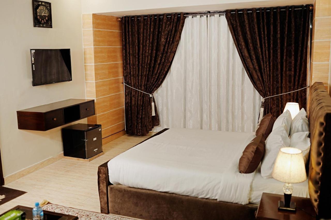 Diamond Lodge Karachi Buitenkant foto
