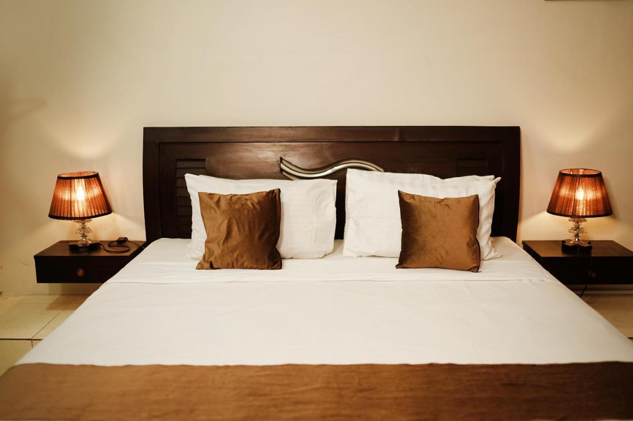 Diamond Lodge Karachi Buitenkant foto