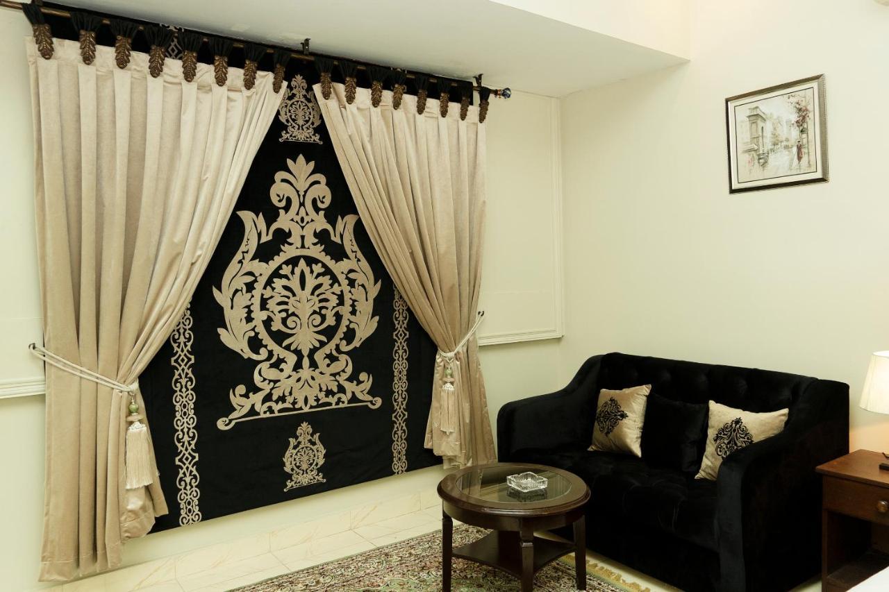 Diamond Lodge Karachi Buitenkant foto