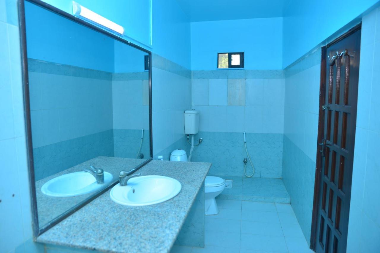 Diamond Lodge Karachi Buitenkant foto