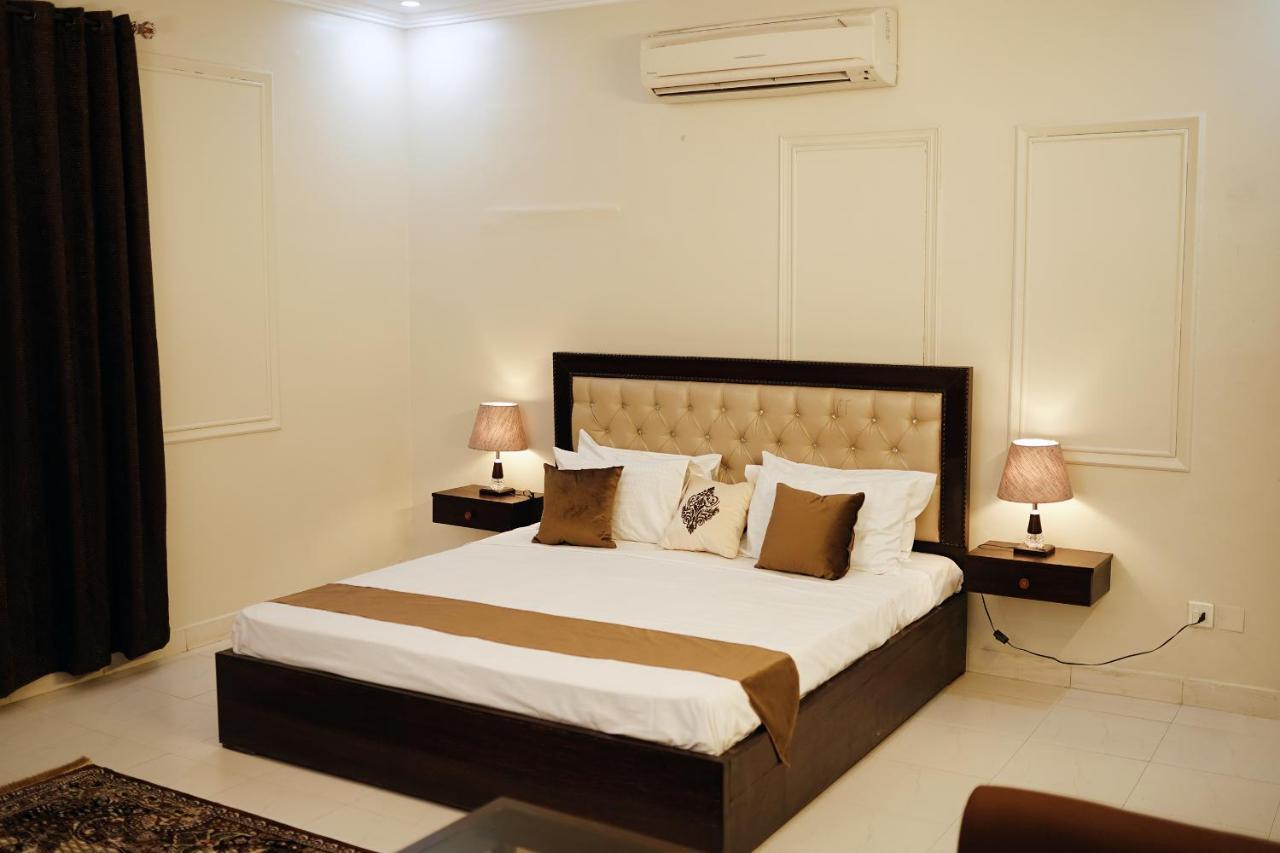 Diamond Lodge Karachi Buitenkant foto