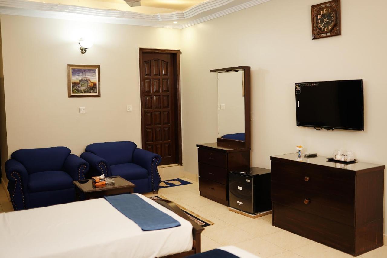 Diamond Lodge Karachi Buitenkant foto