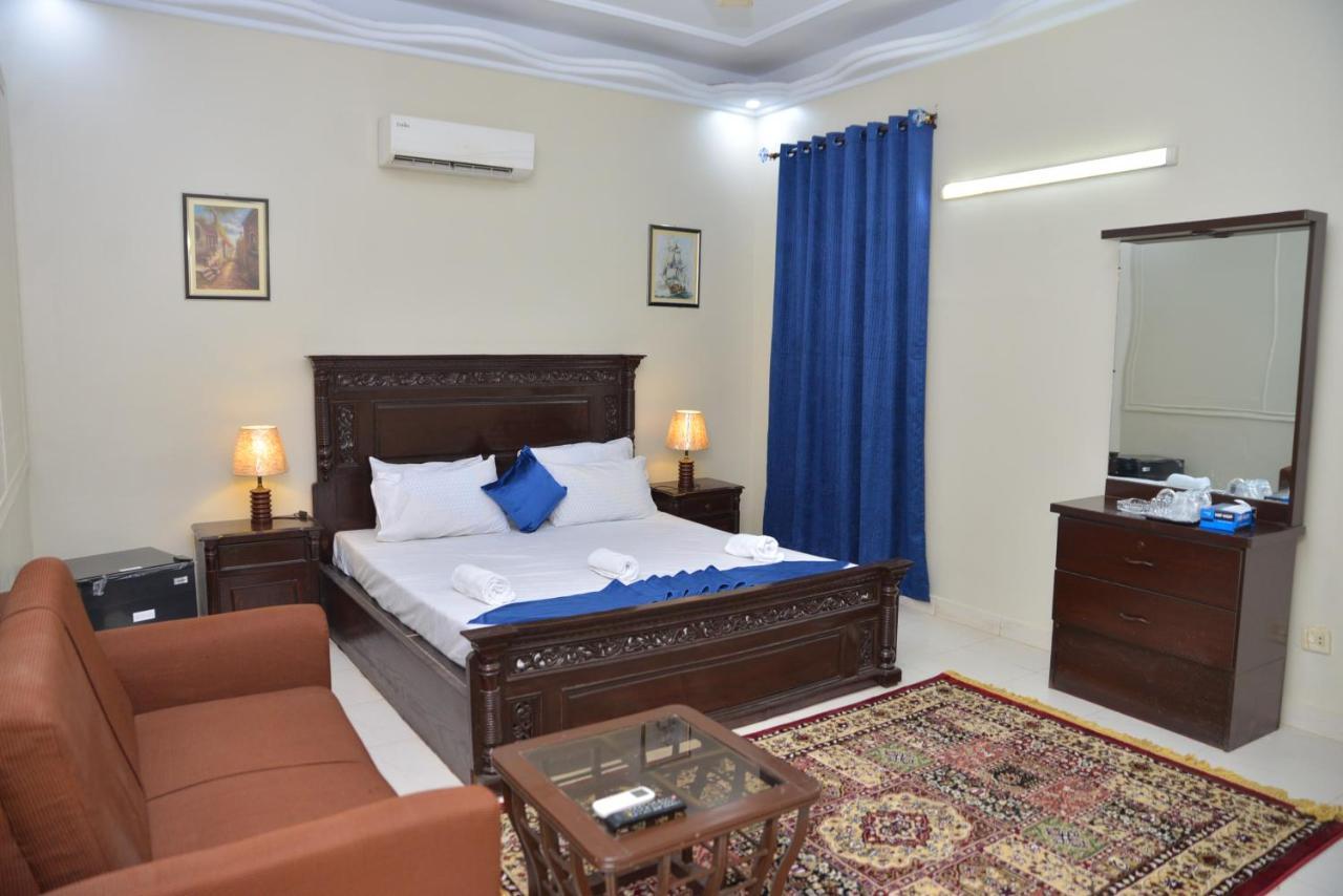 Diamond Lodge Karachi Buitenkant foto