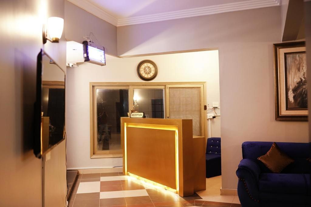 Diamond Lodge Karachi Buitenkant foto